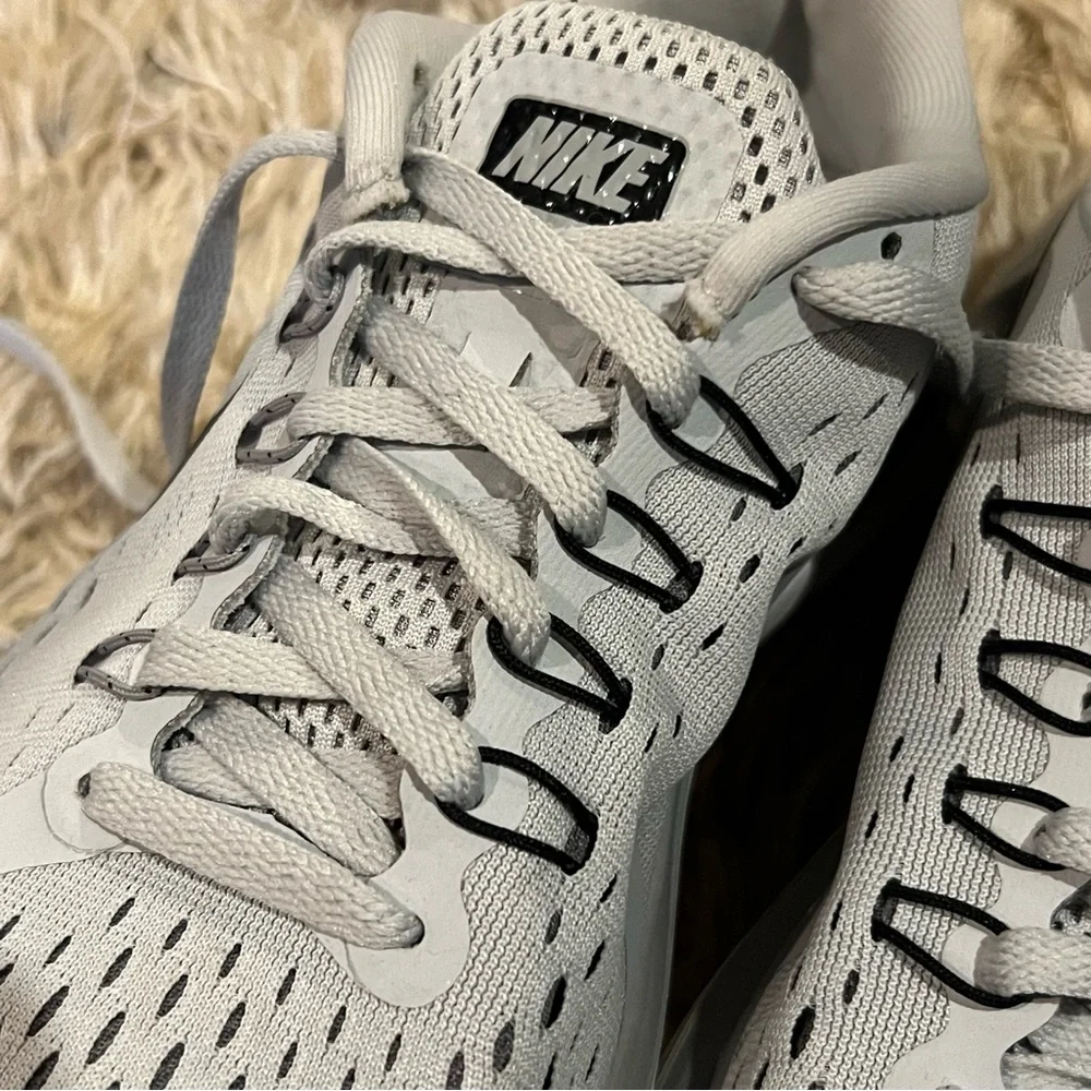 NIKE FLEX 2017 RUN Training Shoes in gray